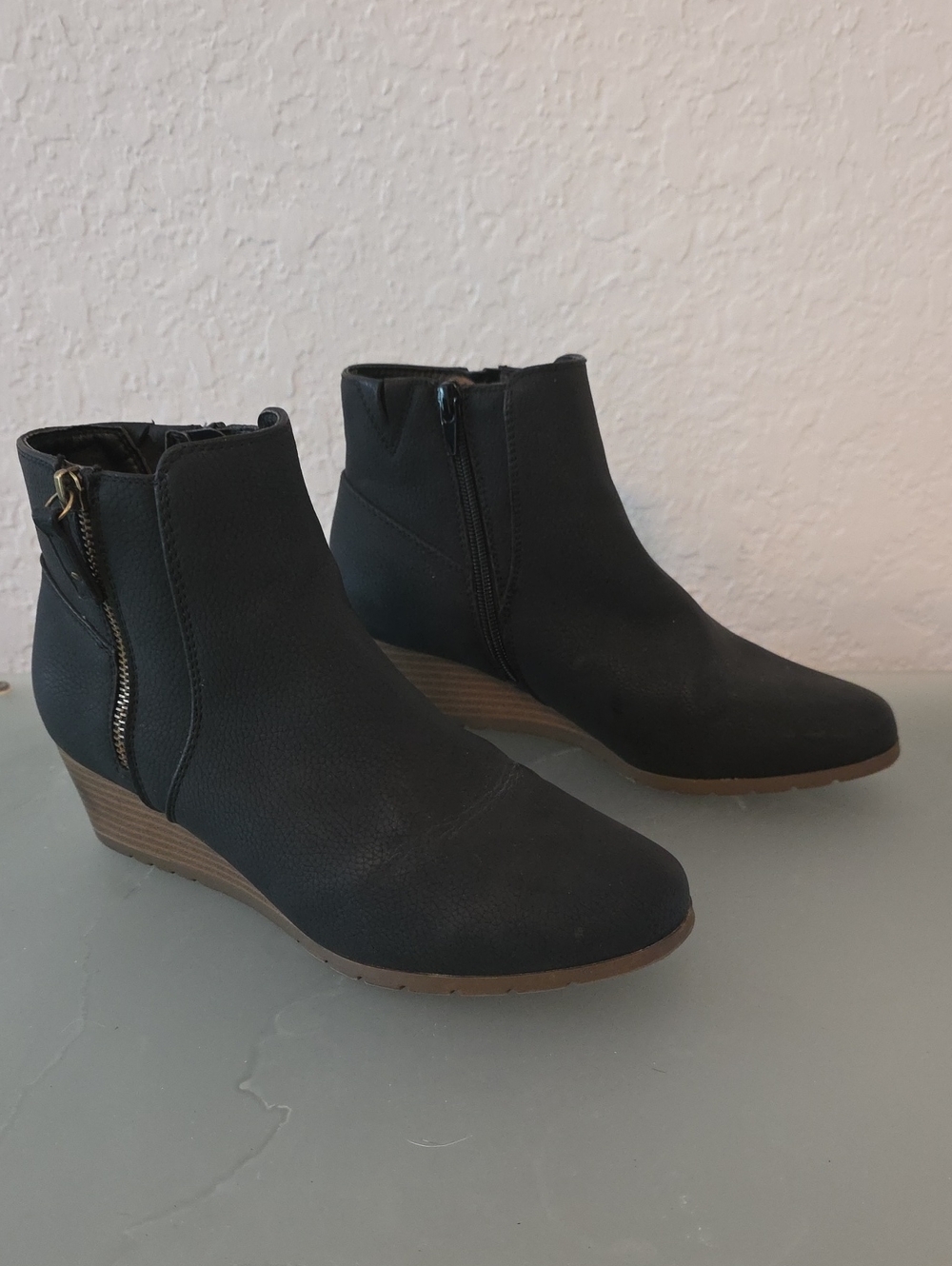 Maurices Black Wedge Ankle Booties Size 7